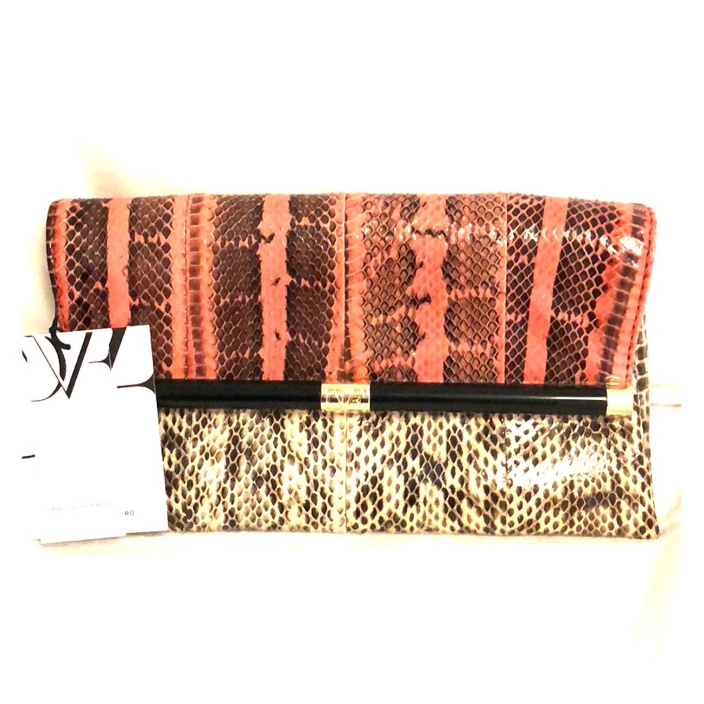 DVS DIANE VON FURSTENBERG  Snake Env Clutch BAG